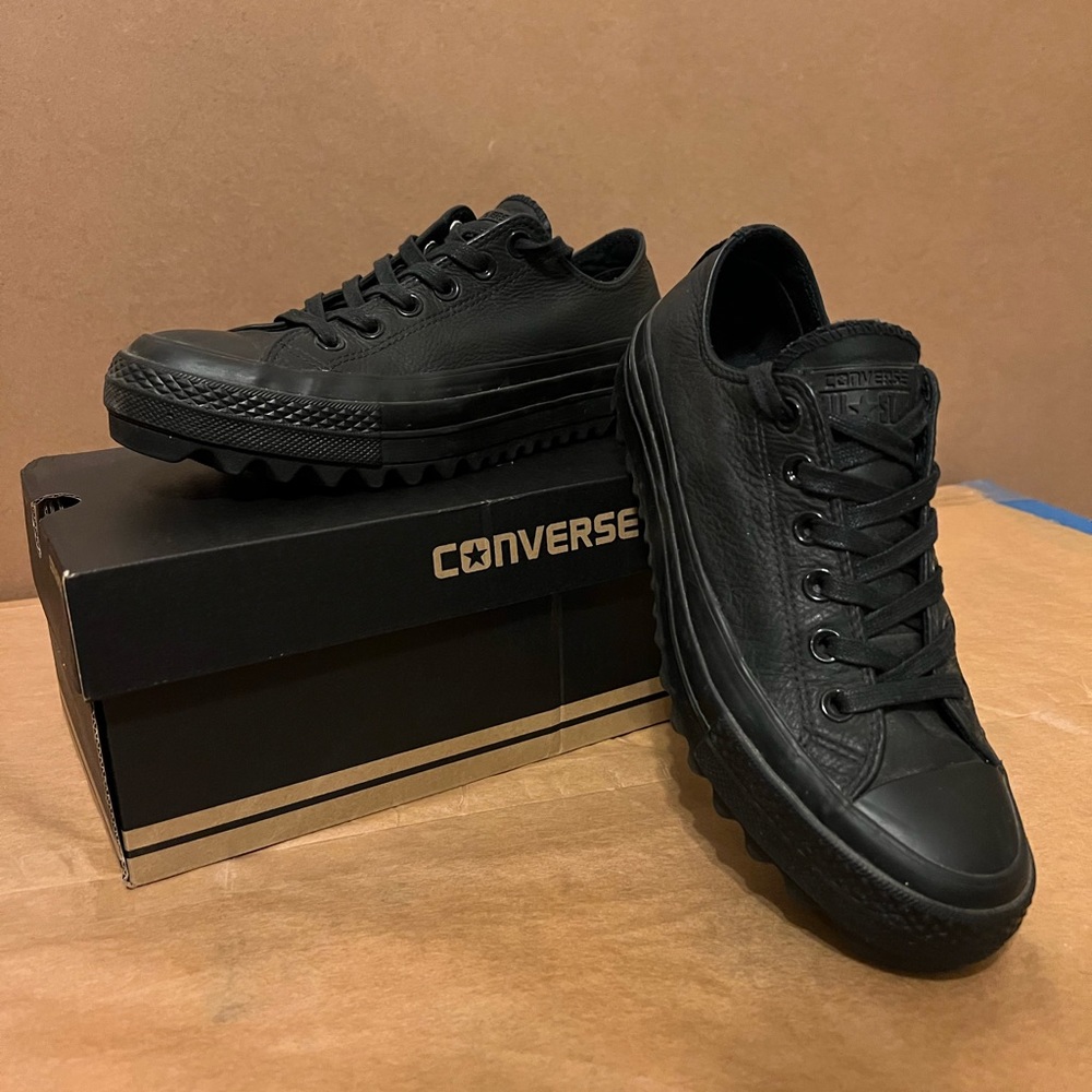 Rare Discontinued Leather low top Converse